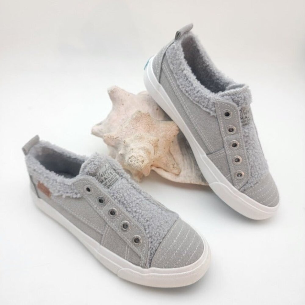 NWT Women's Slip-on  Sneakers Light Gray cozy Size 6.5